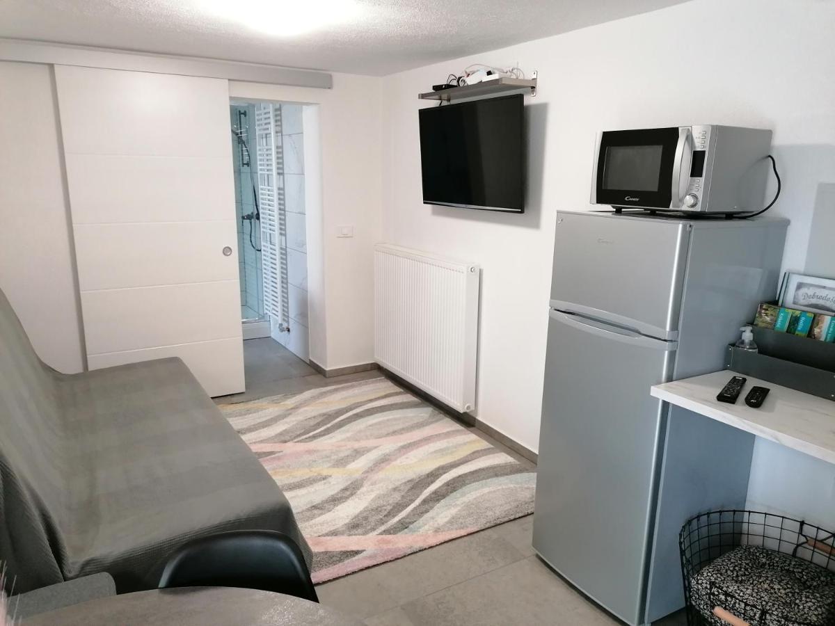 Apartma Pr Urarj コバリード エクステリア 写真