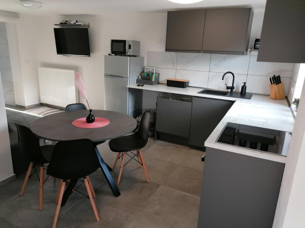 Apartma Pr Urarj コバリード エクステリア 写真