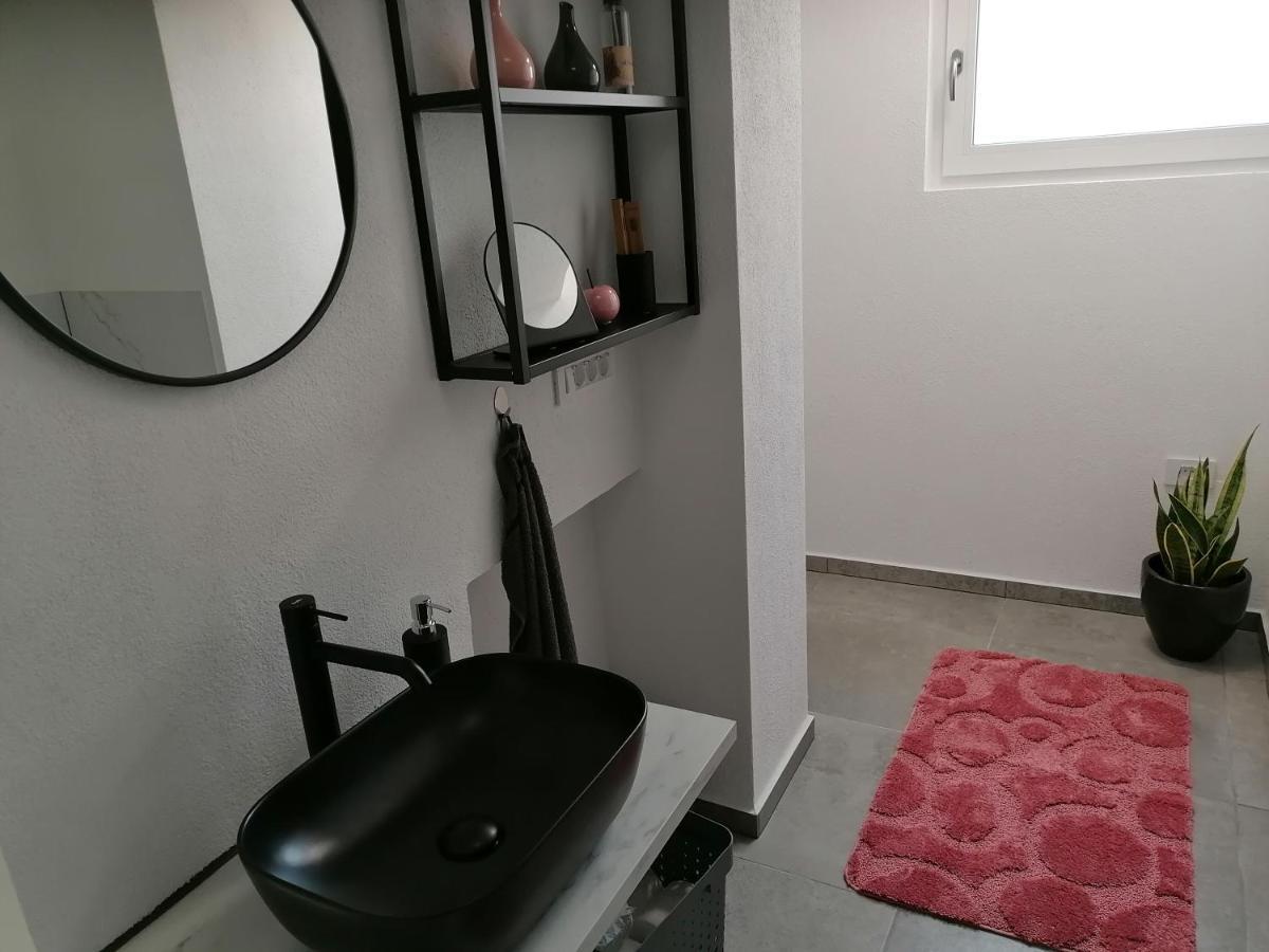Apartma Pr Urarj コバリード エクステリア 写真