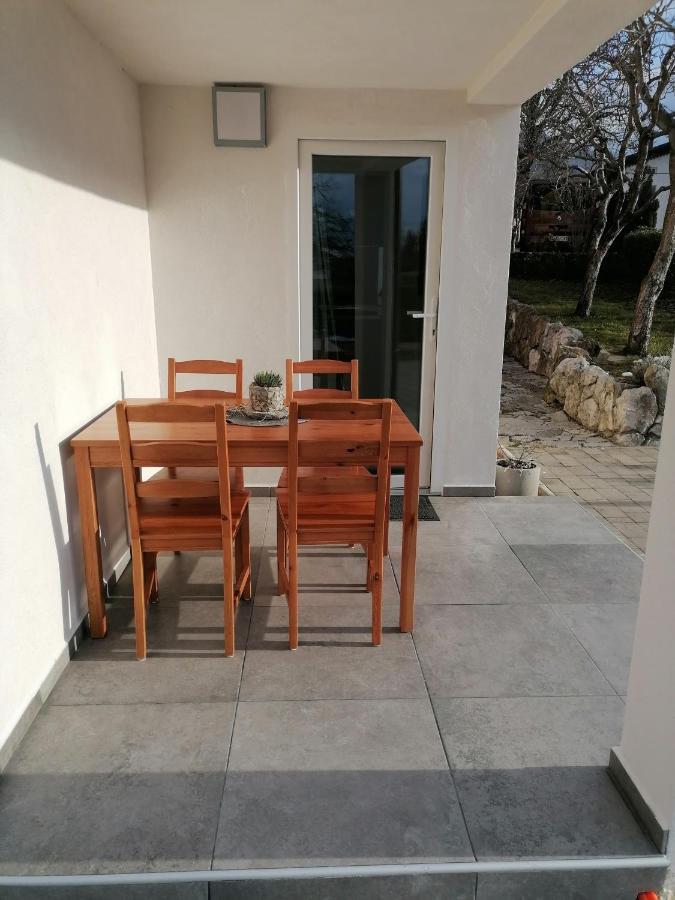 Apartma Pr Urarj コバリード エクステリア 写真