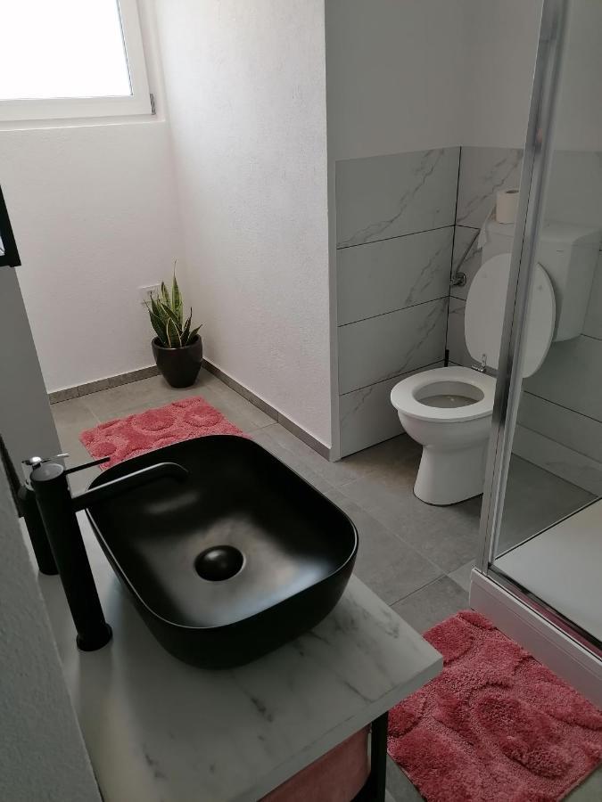 Apartma Pr Urarj コバリード エクステリア 写真