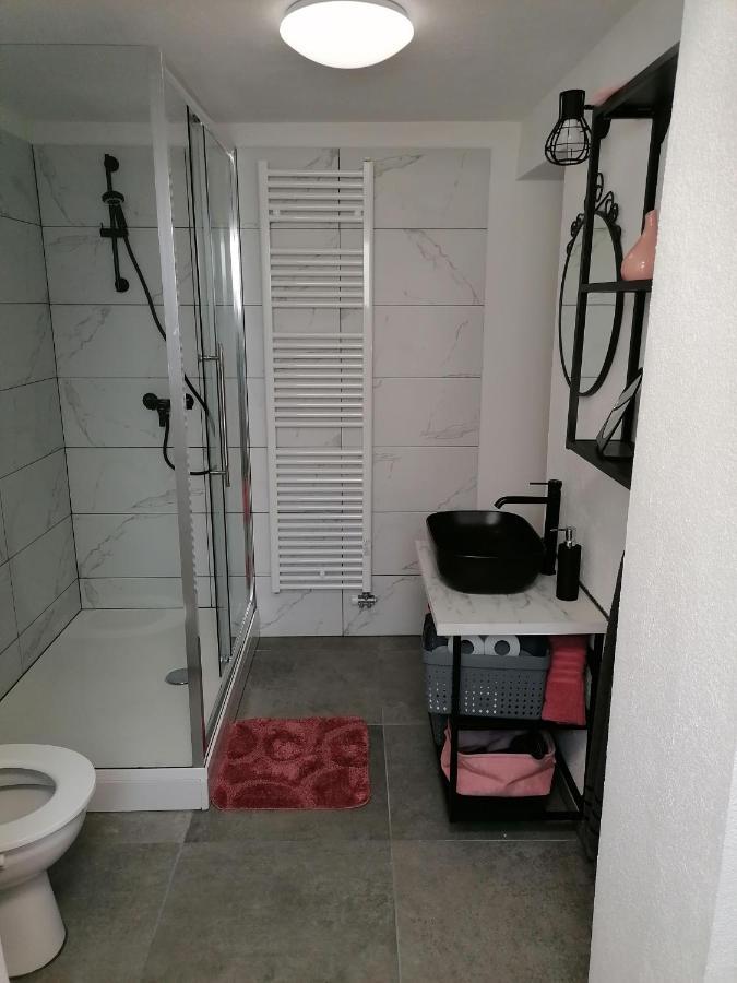 Apartma Pr Urarj コバリード エクステリア 写真